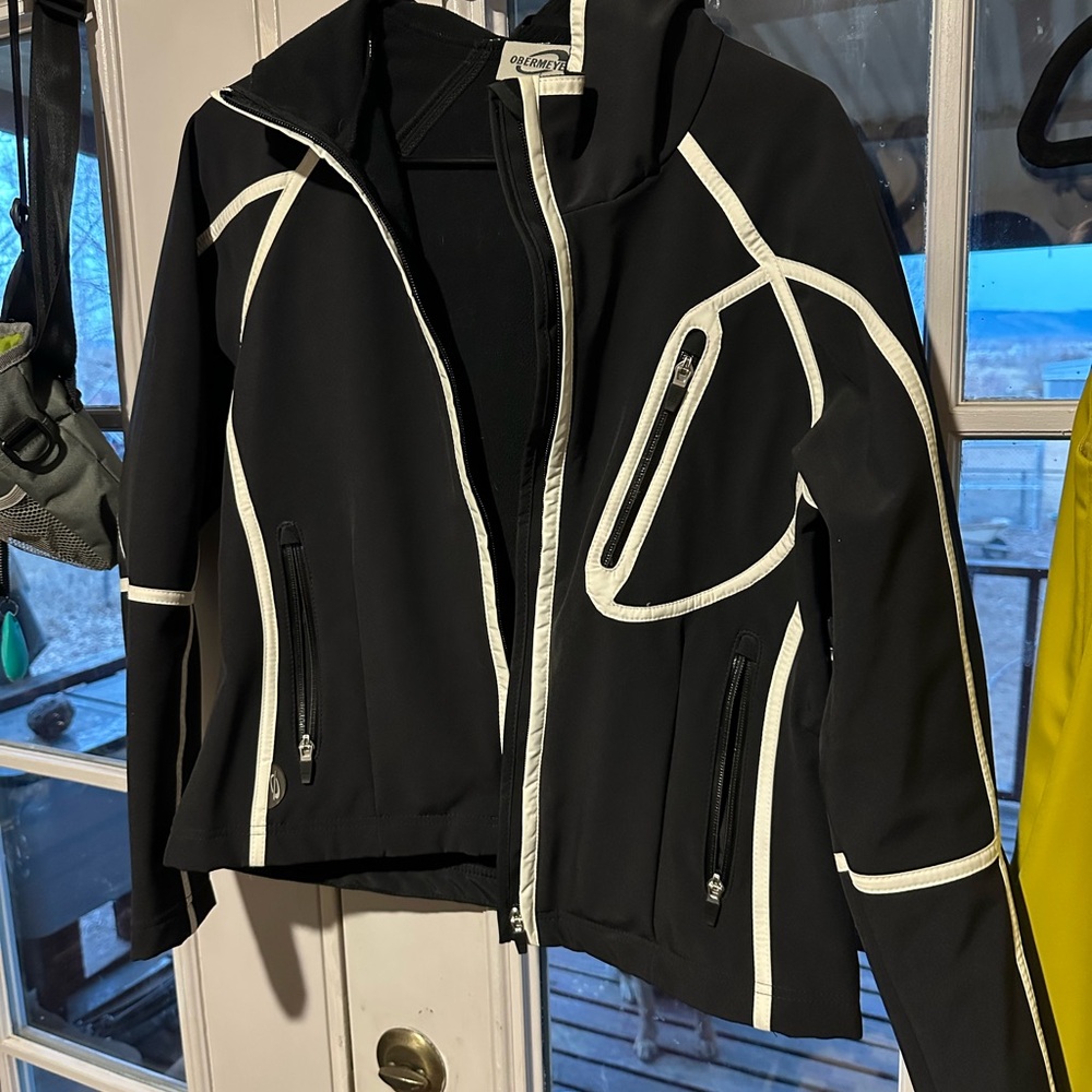Obermeyer black softshell jacket with hood ski attire size 8